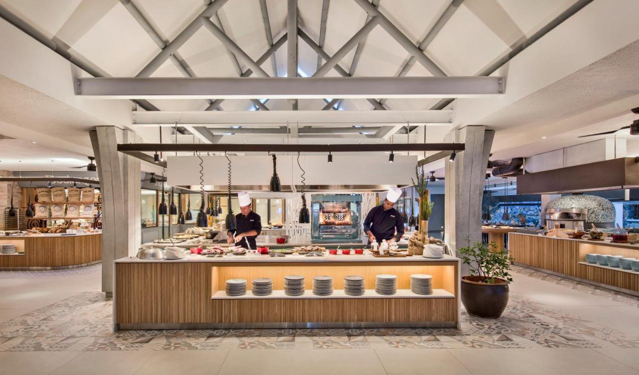 Constance Belle Mare Plage Εξωτερικό φωτογραφία The buffet at the airport