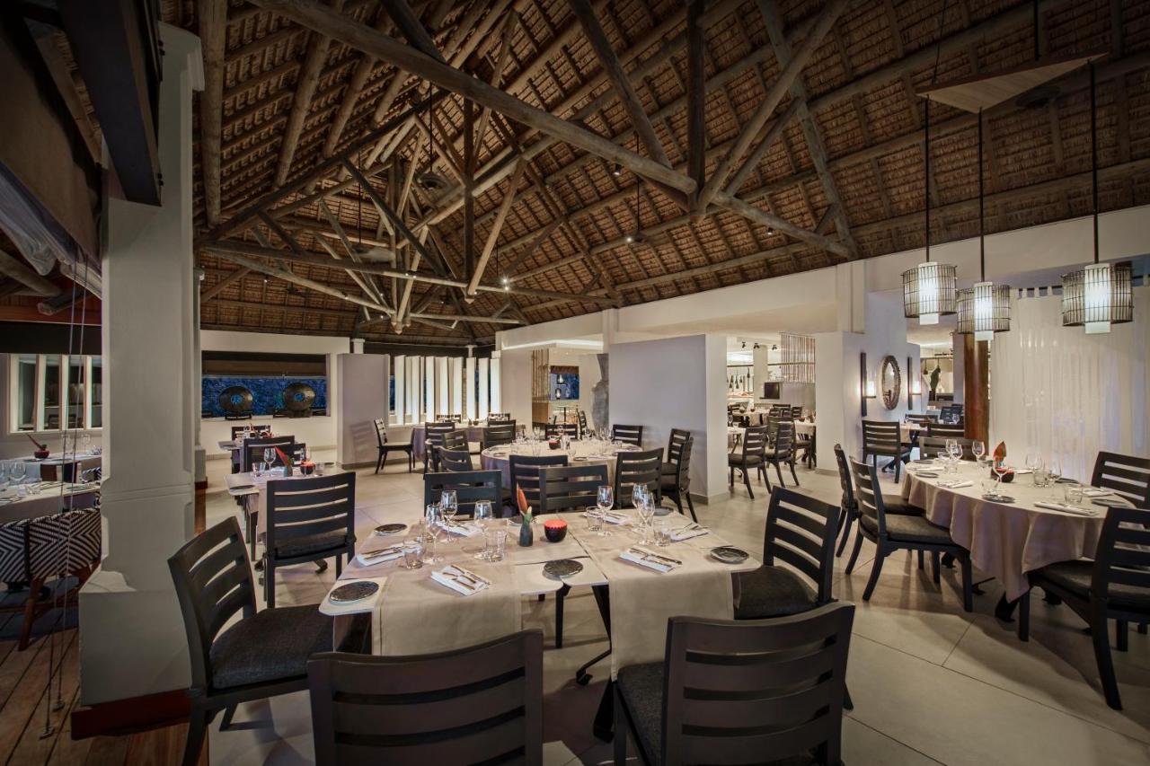 Constance Belle Mare Plage Εξωτερικό φωτογραφία The restaurant at the resort