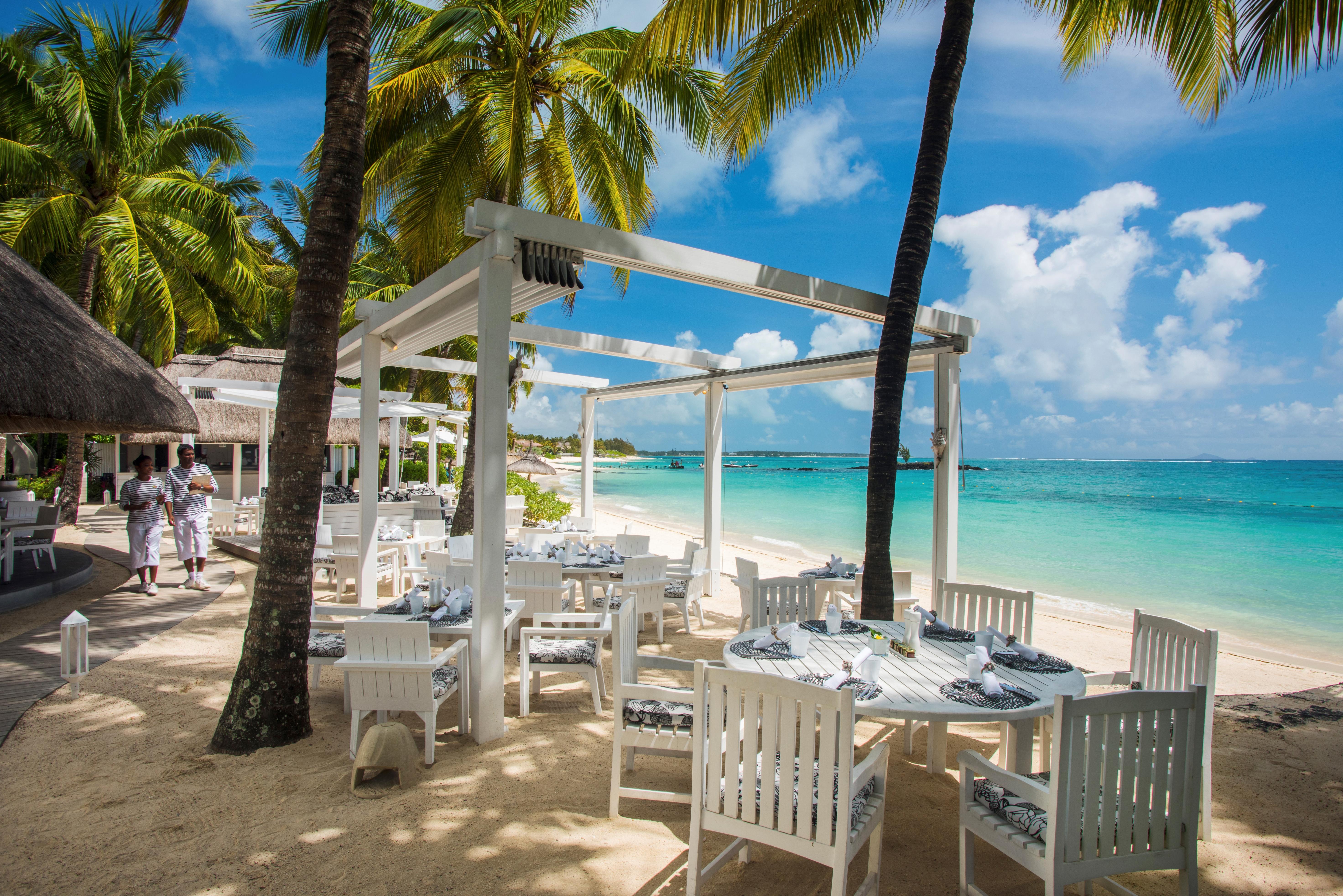 Constance Belle Mare Plage Εξωτερικό φωτογραφία Beachfront dining at Sandals South Coast