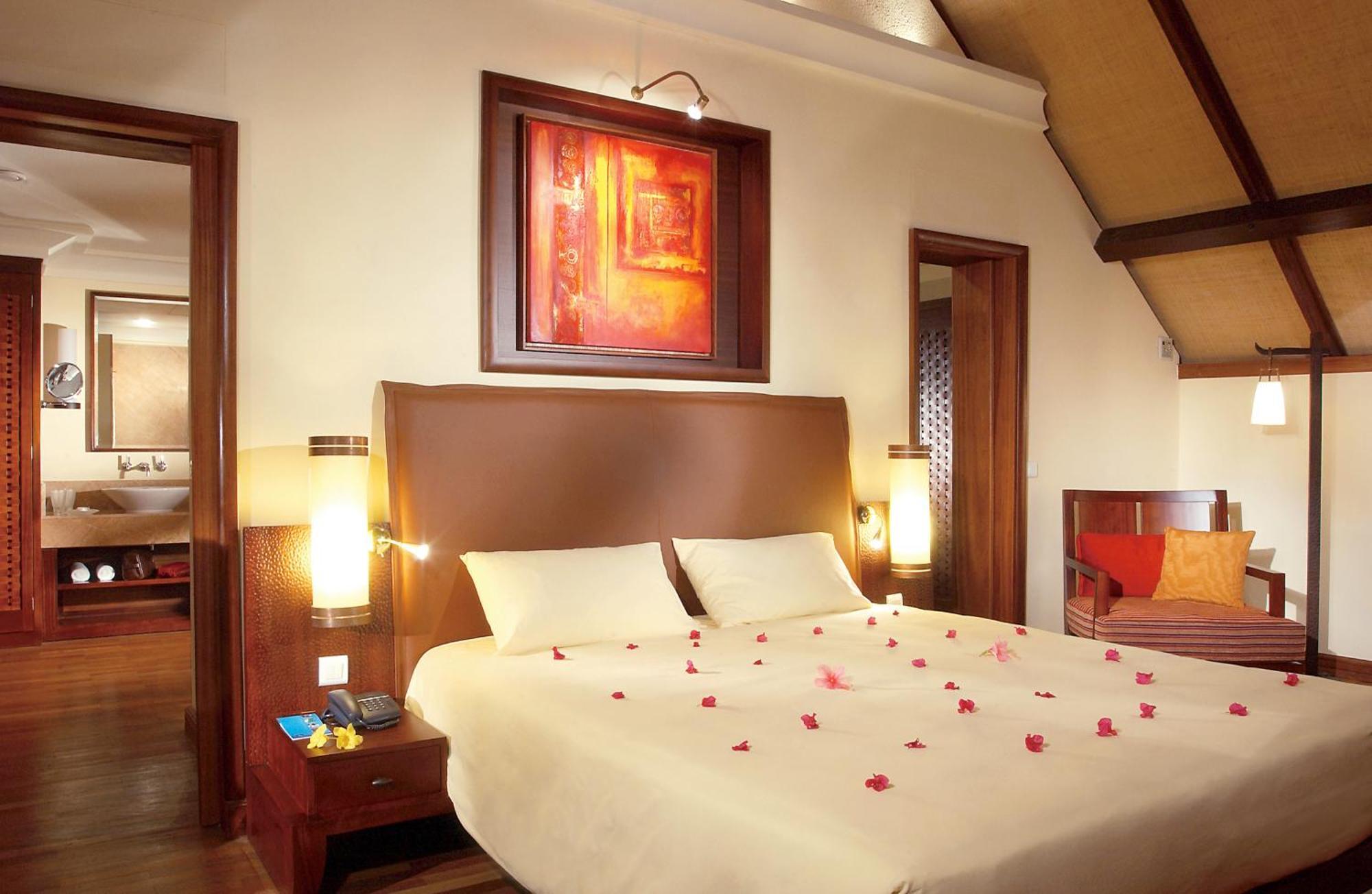 Constance Belle Mare Plage Δωμάτιο φωτογραφία A bedroom at the resort